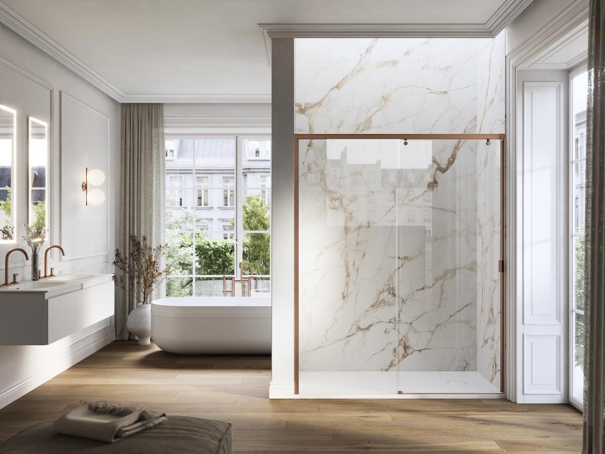 Mamparas de colores: define el estilo en el baño